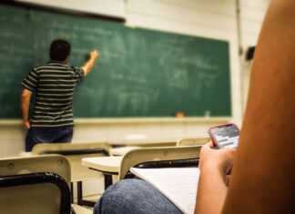 Nastolatek w szkole – porady technologiczne