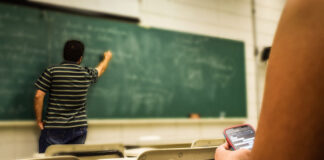 Nastolatek w szkole – porady technologiczne
